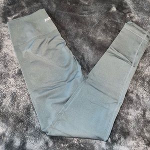 AUROLA seamless butt scrunch leggings (stormy sea) eucalyptus